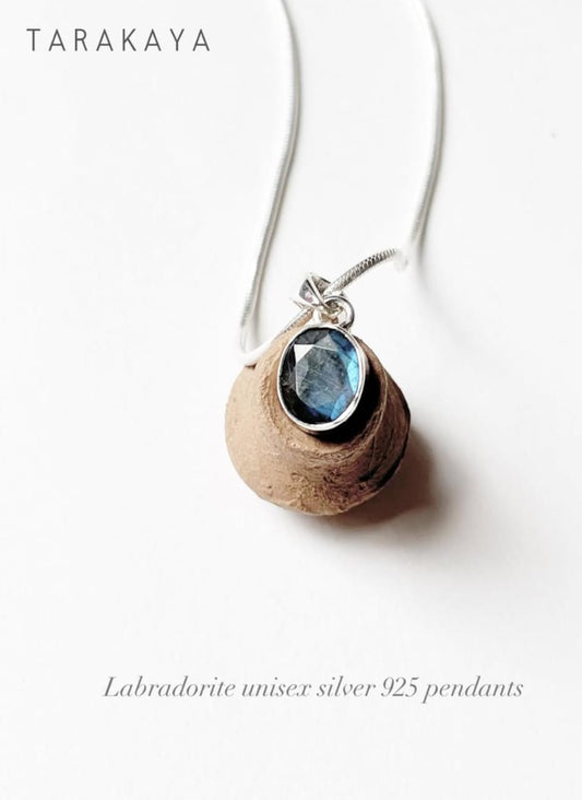 Labradorite Oval Pendant in 925 Sterling Silver  