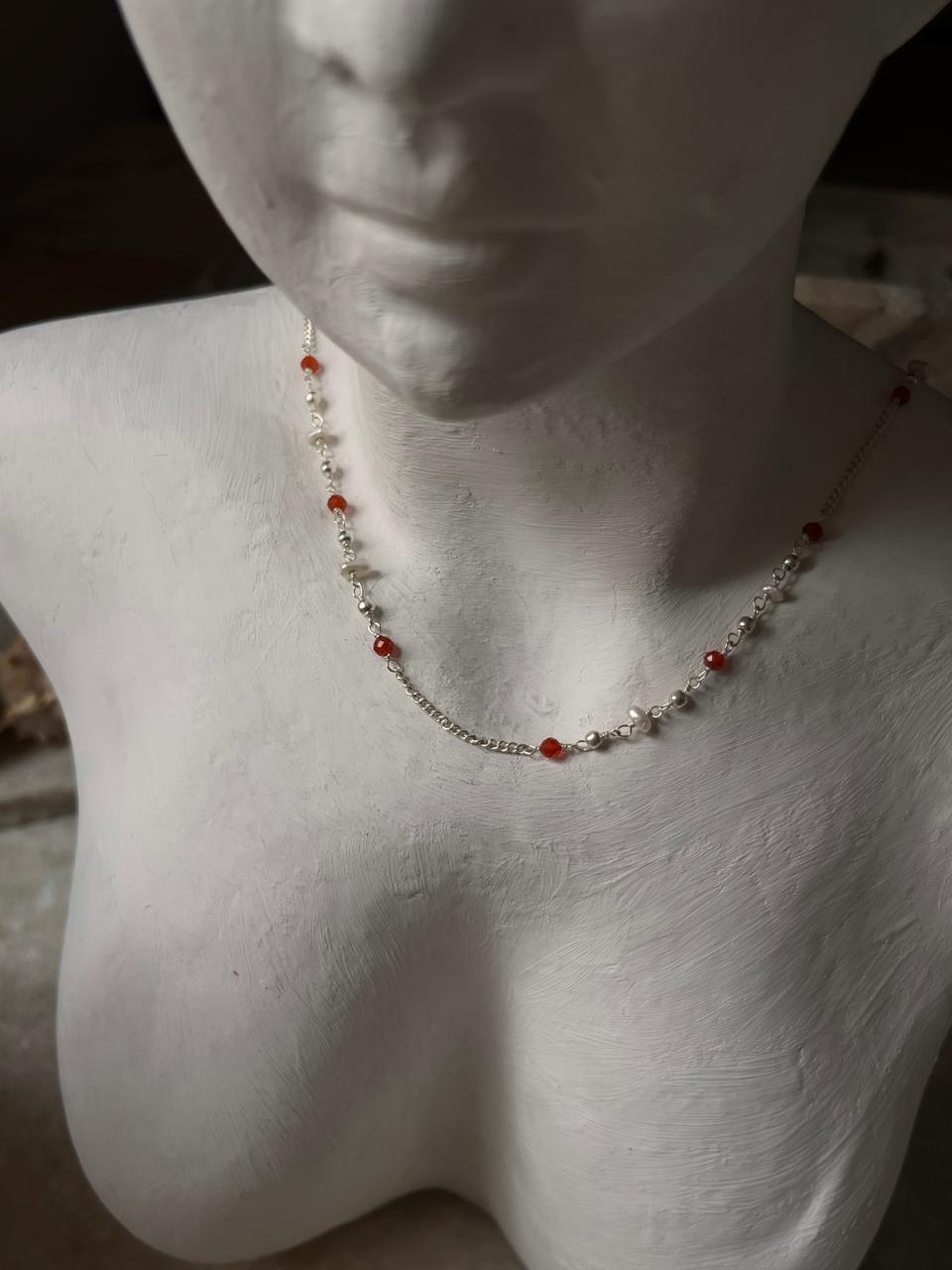 Elegant red onyx and pearl necklace in sterling silver  