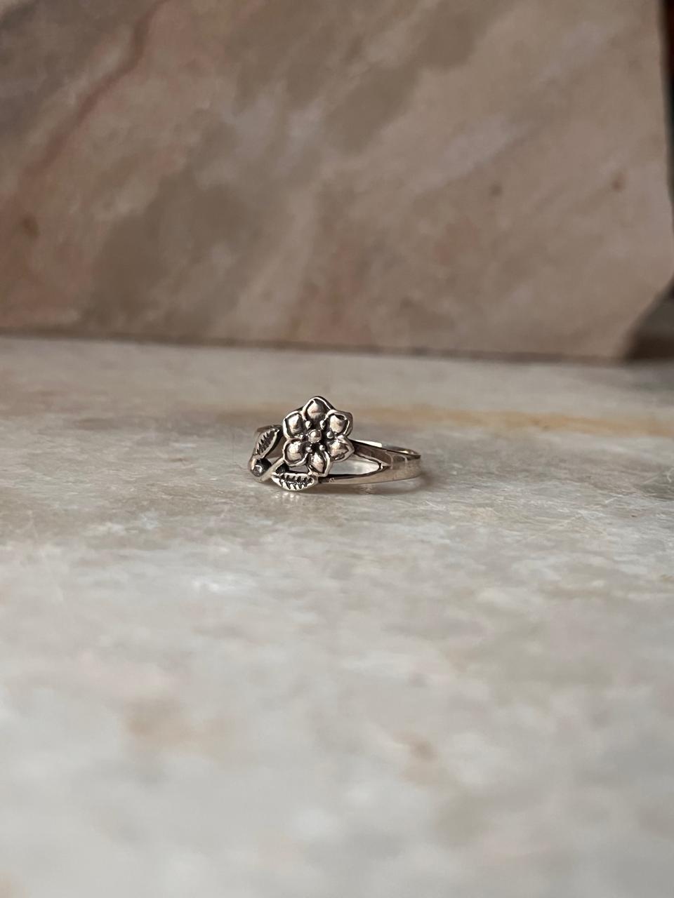 Delicate floral leaf sterling silver ring for women  