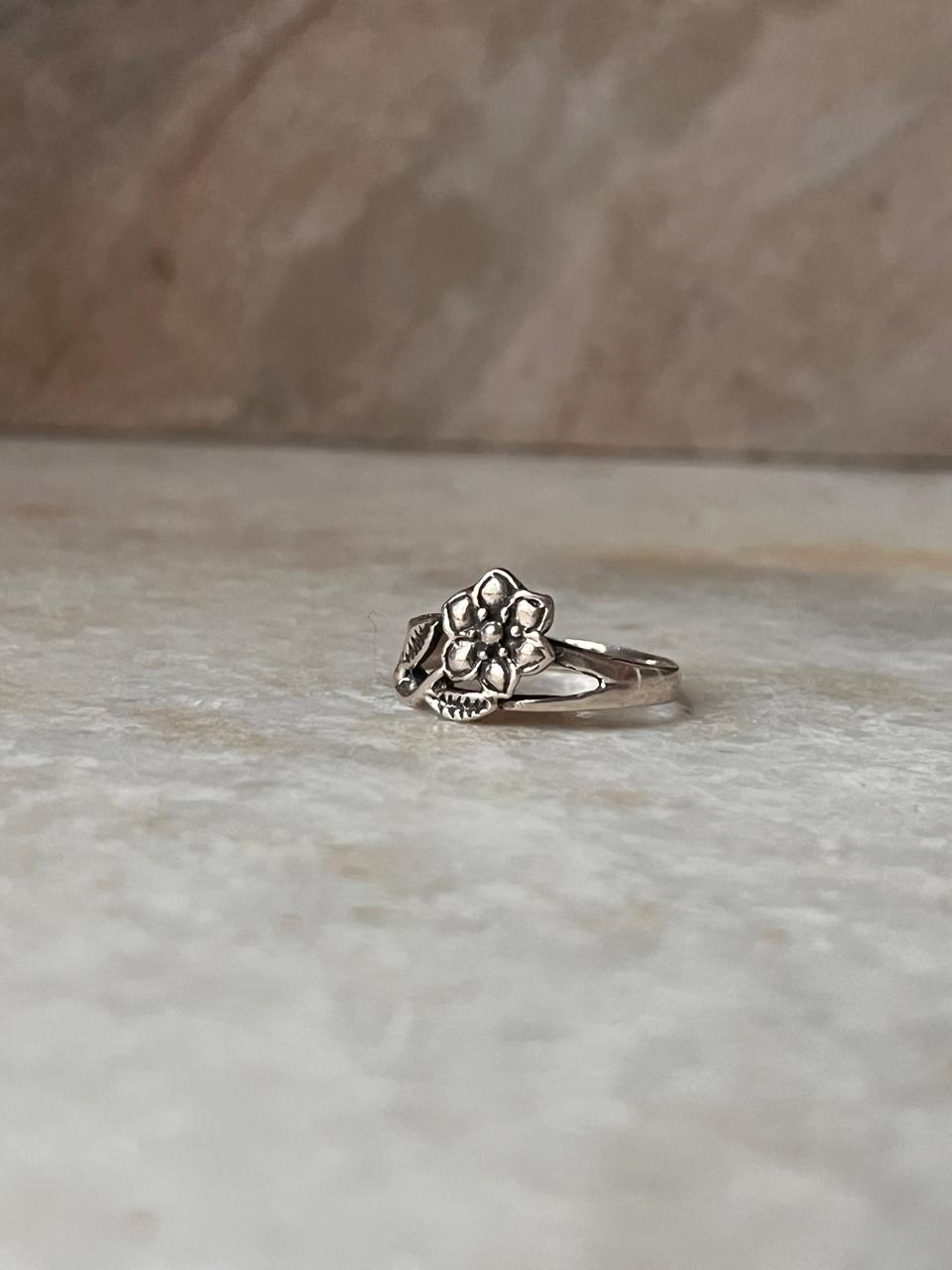 Nature-inspired flower and leaf silver ring
