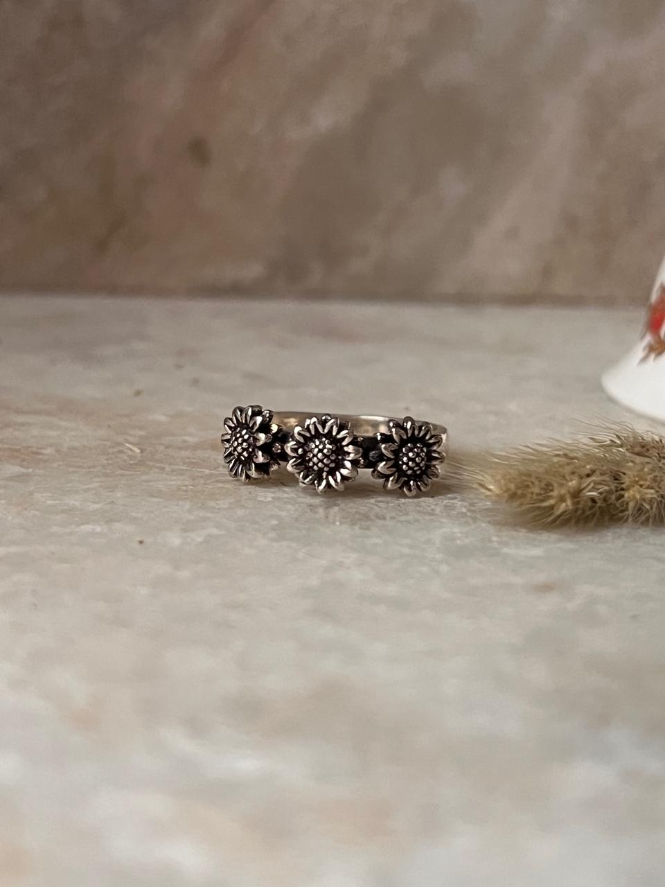 3 Daises 925 Sterling Silver Ring