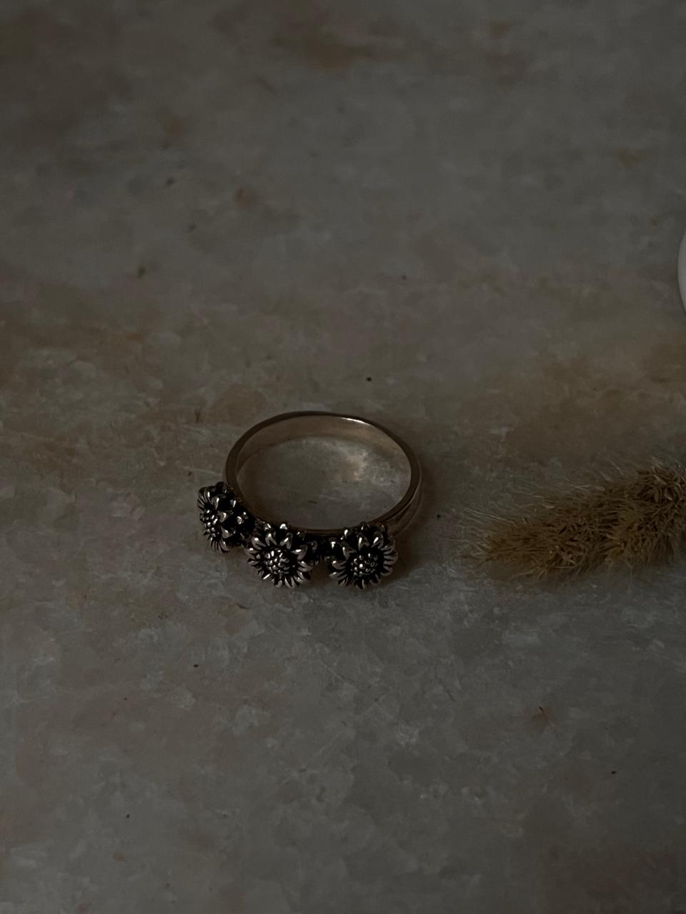 3 Daises 925 Sterling Silver Ring