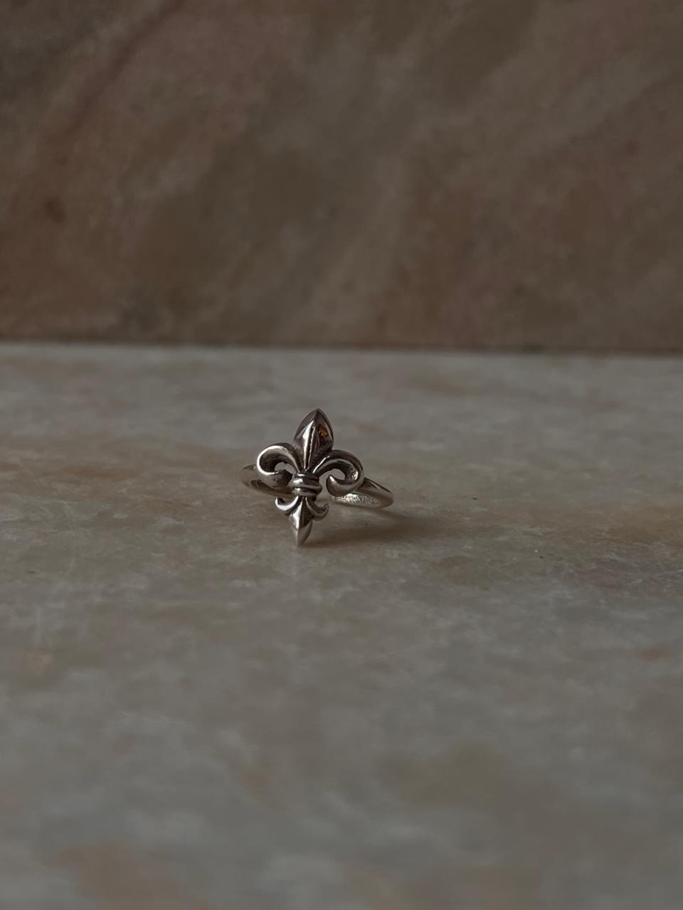 Tiny Fleur-De-Lis 925 Sterling Silver Ring