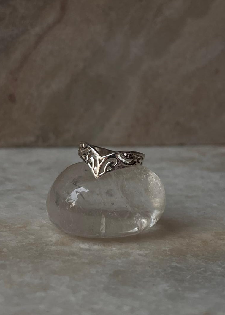 925 Sterling Silver V/ Chevron Vintage Filigree Mid / Little Finger Ring