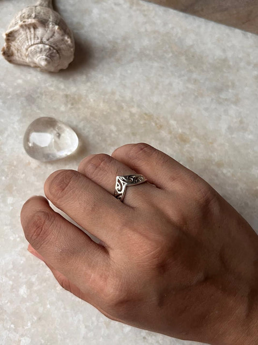 Elegant vintage filigree chevron ring in 925 sterling silver
