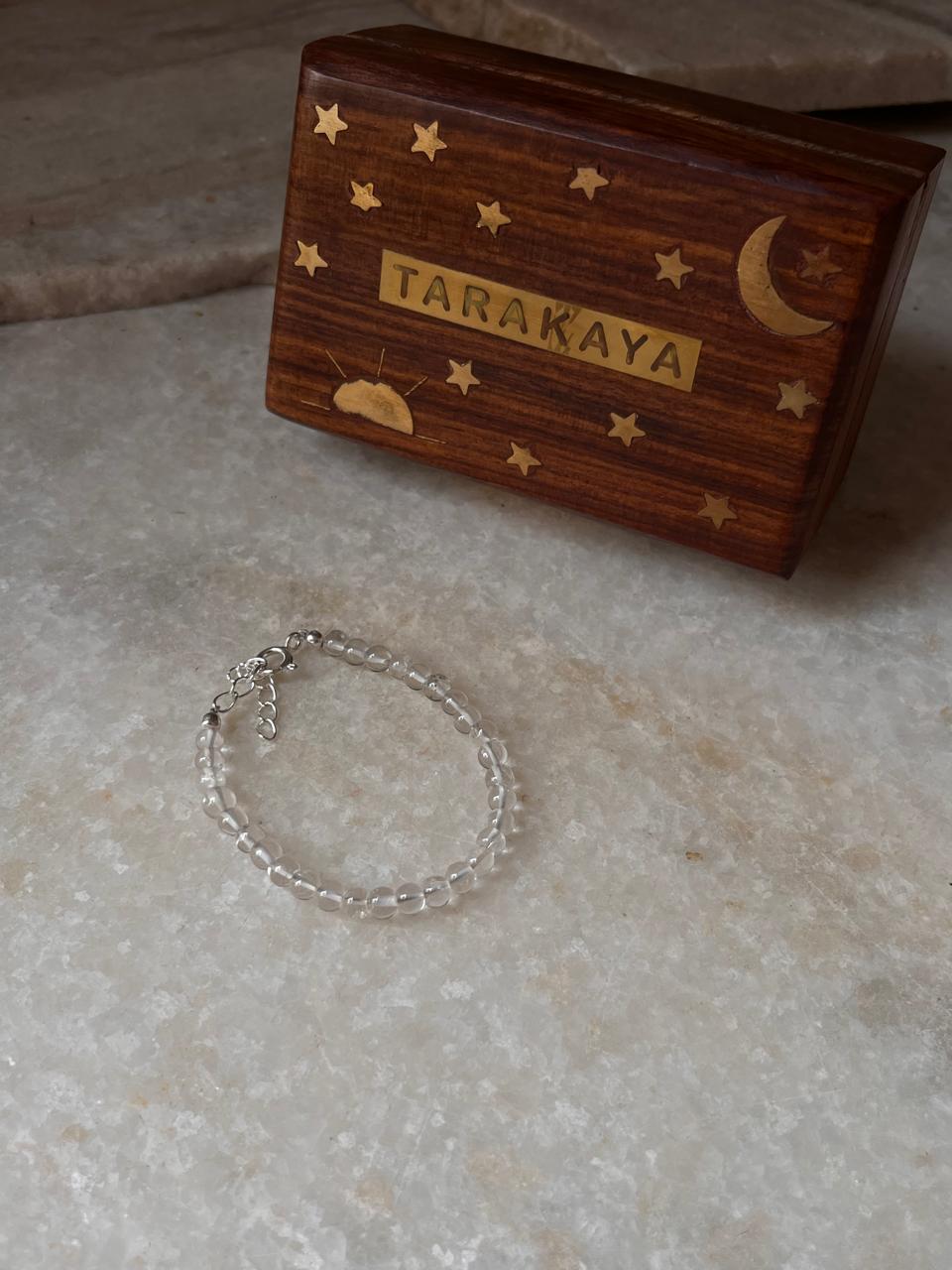 Healing crystal bracelet with clear quartz beads