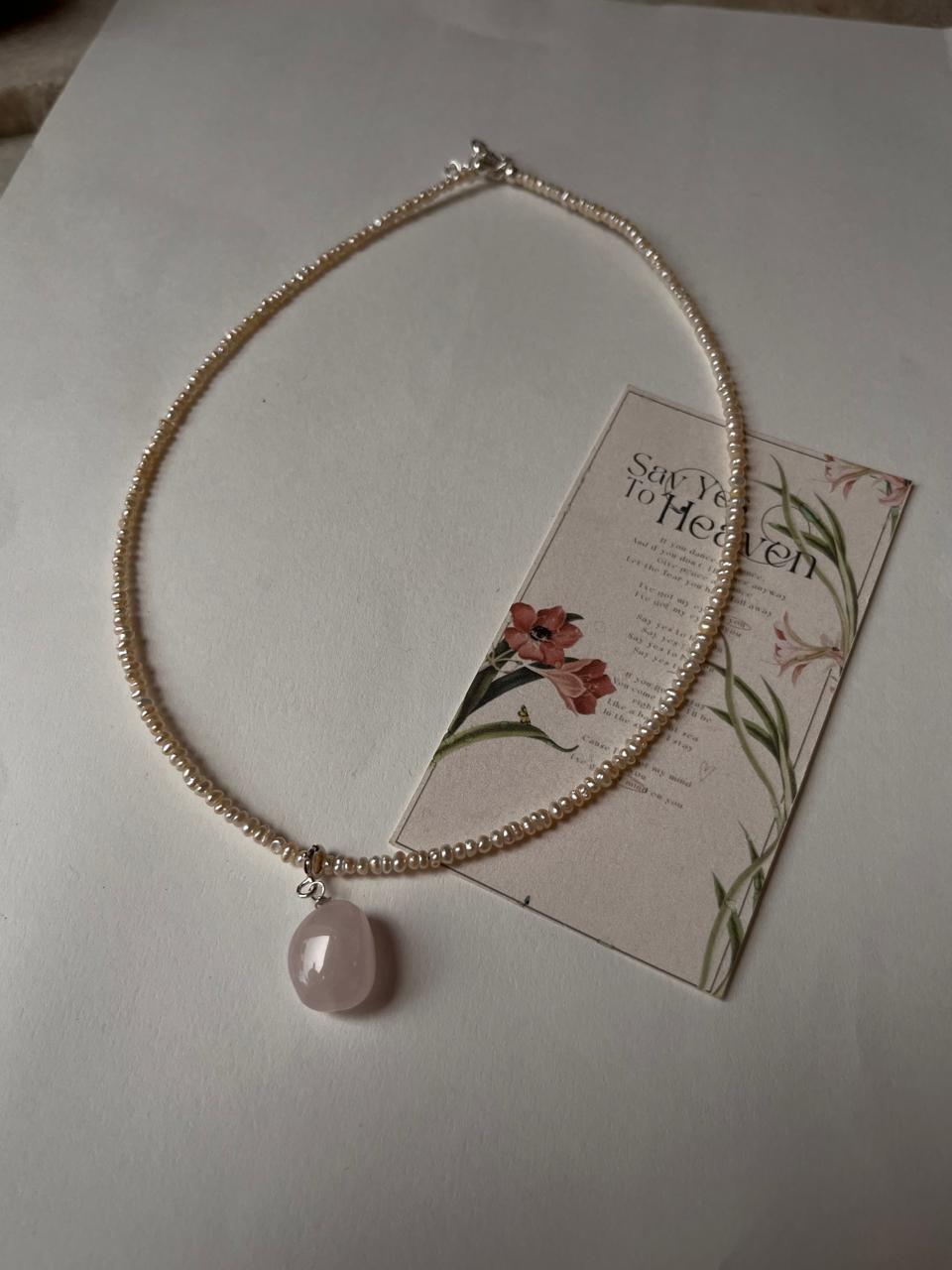 Elegant freshwater rice pearl and rose quartz necklace 