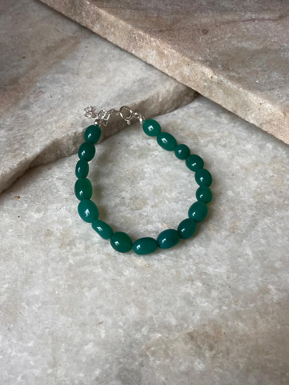 Green onyx crystal bracelet with silver clasp