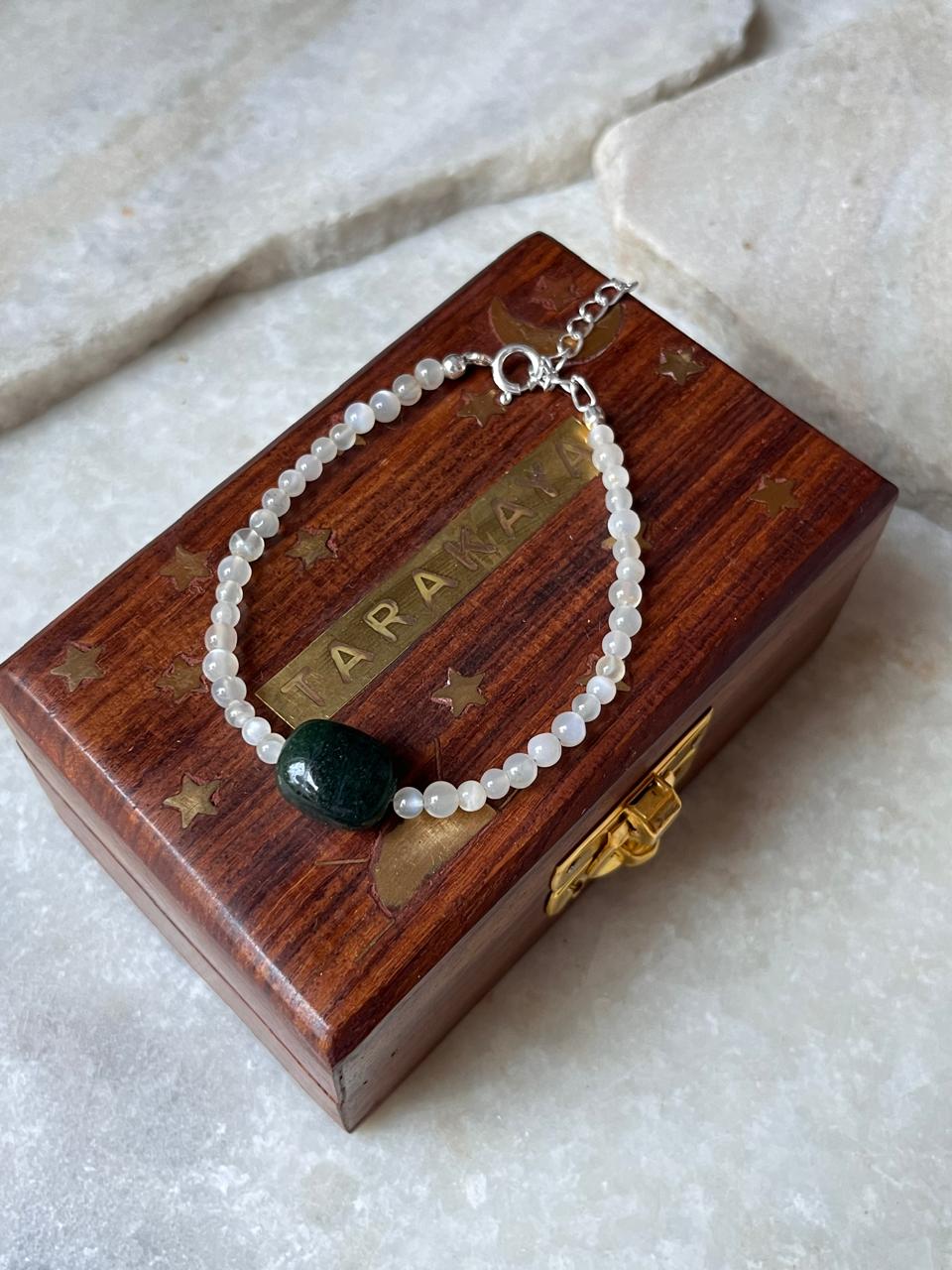 Stackable bracelet with moonstone and aventurine tumbles 