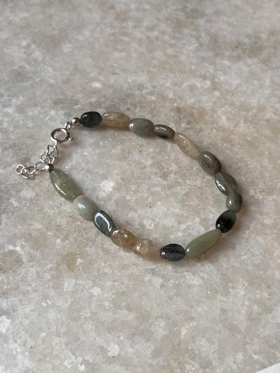 Handmade aquamarine bracelet for healing and style 