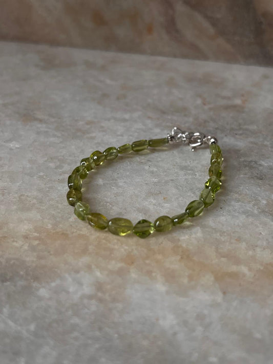 Peridot Oval Crystal 925 Sterling Silver Bracelet