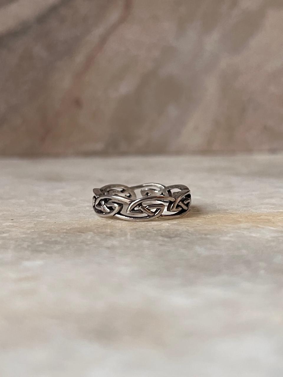 Celtic Knot Full Band 925 Sterling Silver Ring close-up  