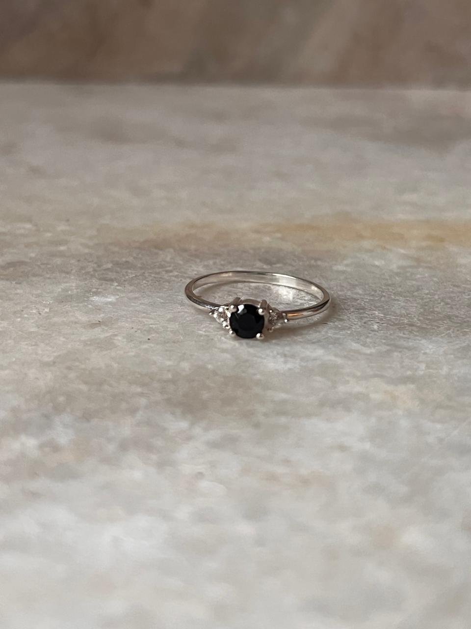 Black Spinal & White Topaz Vintage Style Solitaire 925 Sterling Silver Ring