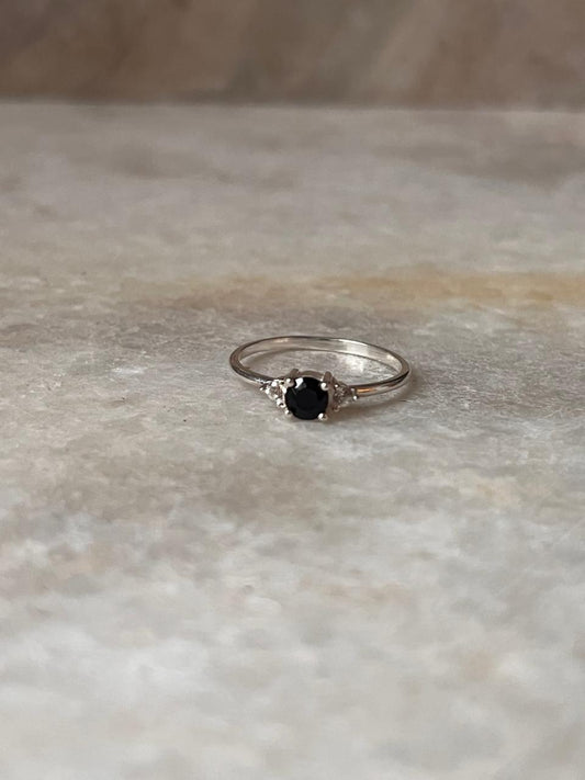 Black Spinal & White Topaz Vintage Style Solitaire 925 Sterling Silver Ring