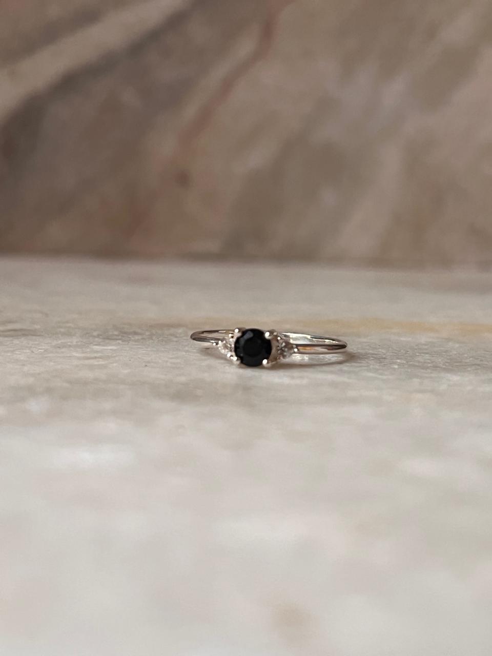 Black Spinal & White Topaz Vintage Style Solitaire 925 Sterling Silver Ring