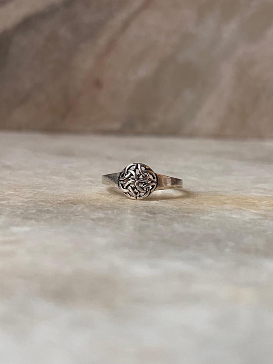 Round Celtic Knot 925 Sterling Silver Ring