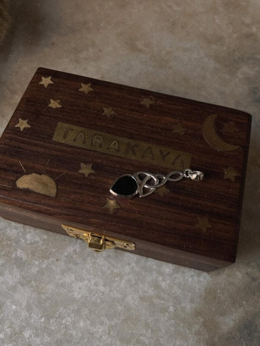 Stylish 925 Sterling Silver Trinity Knot Pendant with Black Onyx Gemstone