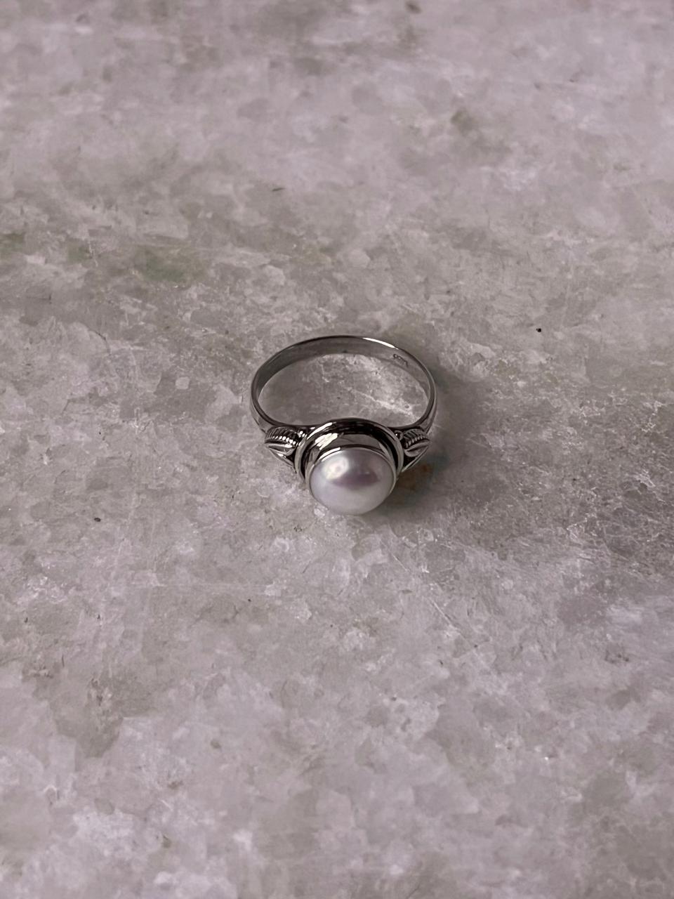 Elegant forest-inspired freshwater pearl sterling silver ring