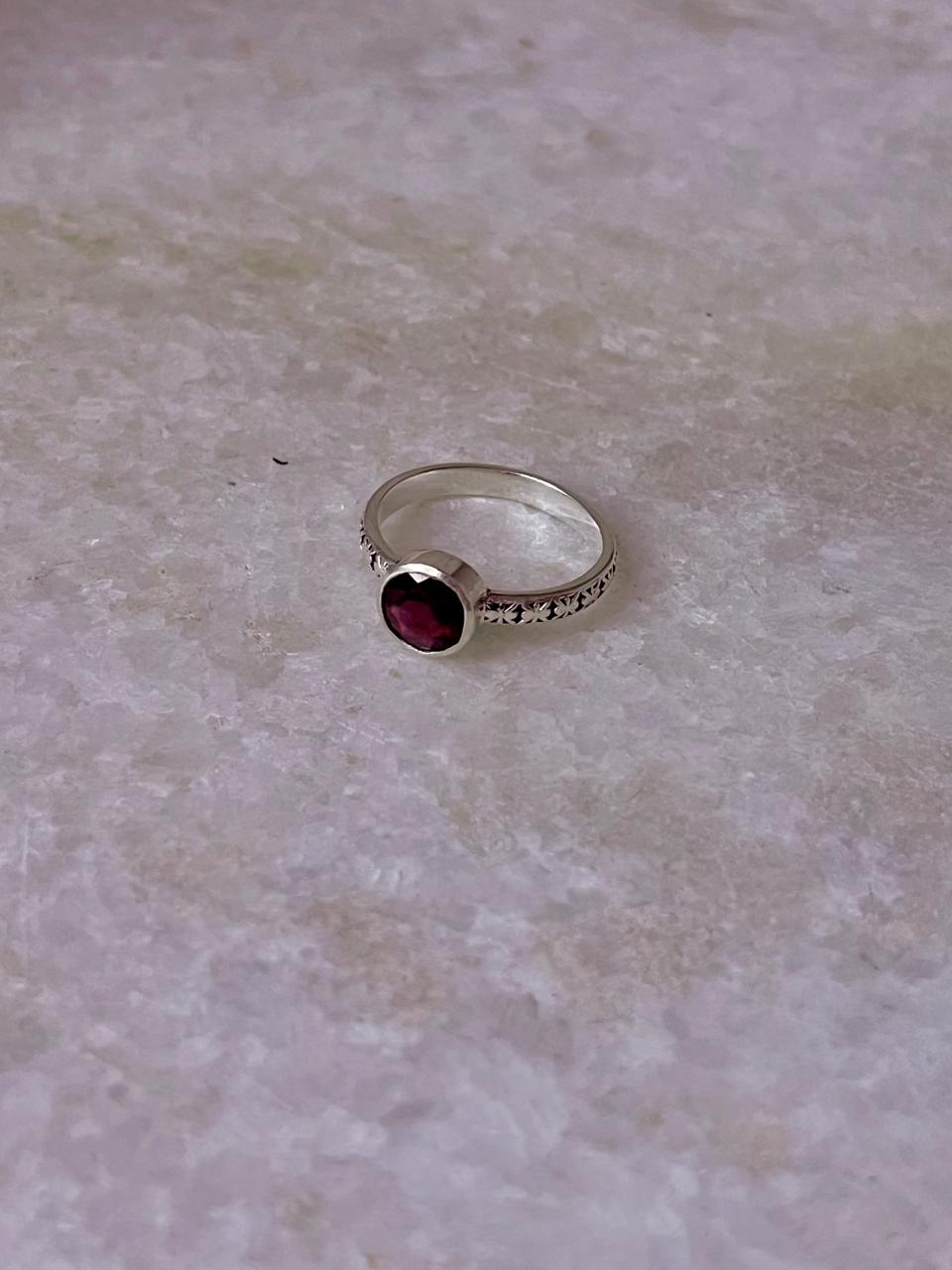 925 sterling silver garnet solitaire ring with vintage engraving