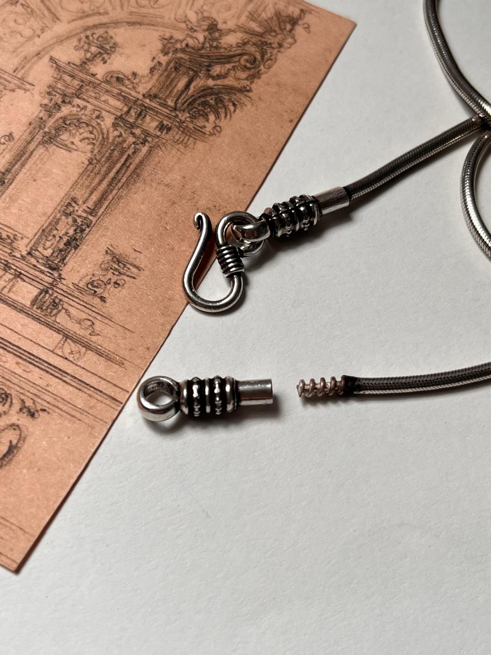Bold snake pattern silver chain with screw lock clasp  