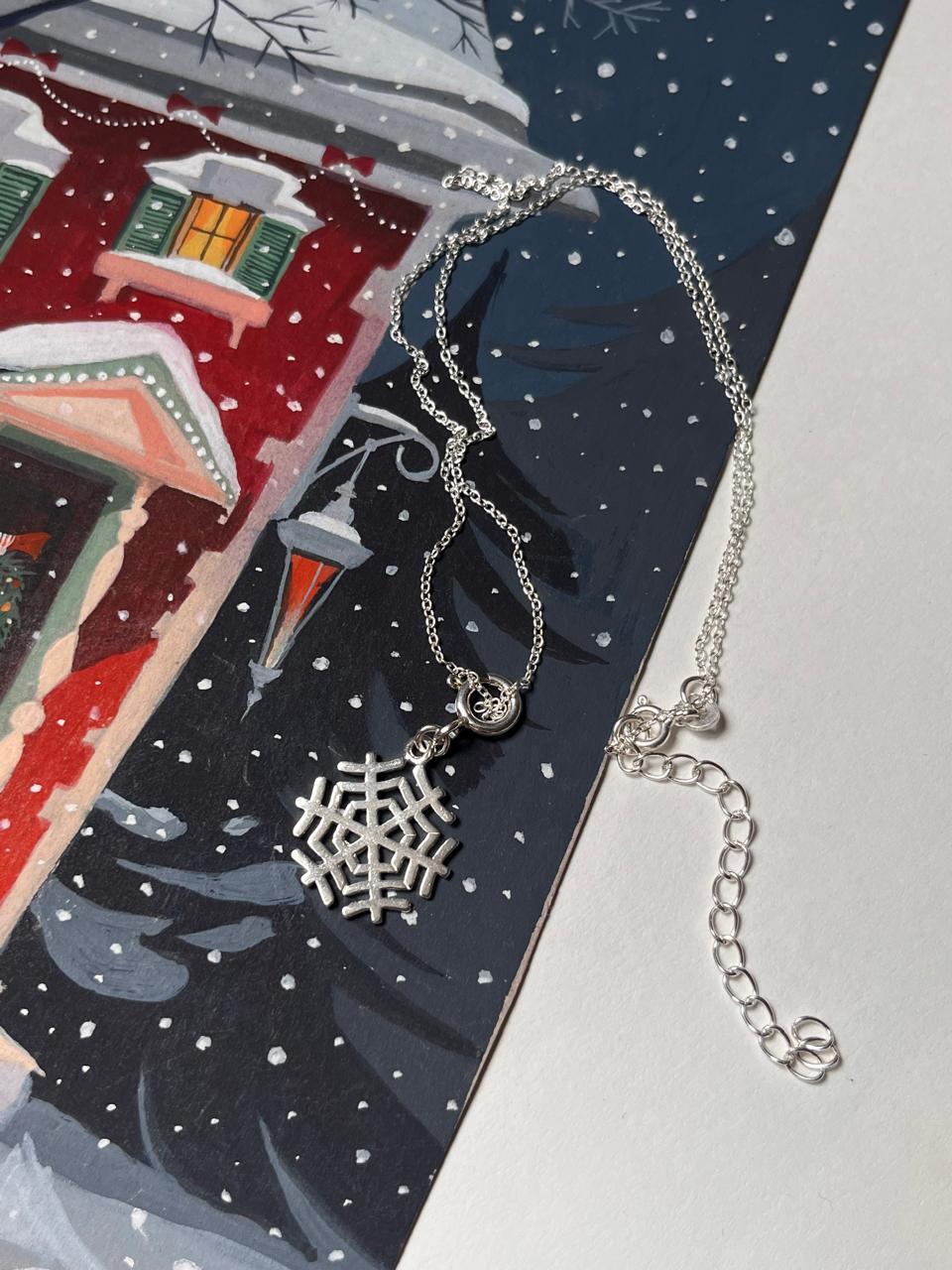 Delicate snowflake pendant silver necklace