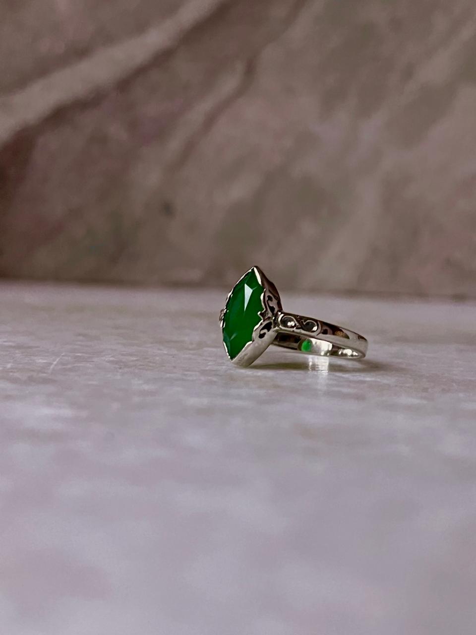 Elegant Green Onyx Marquise Cut Sterling Silver Vintage Band  