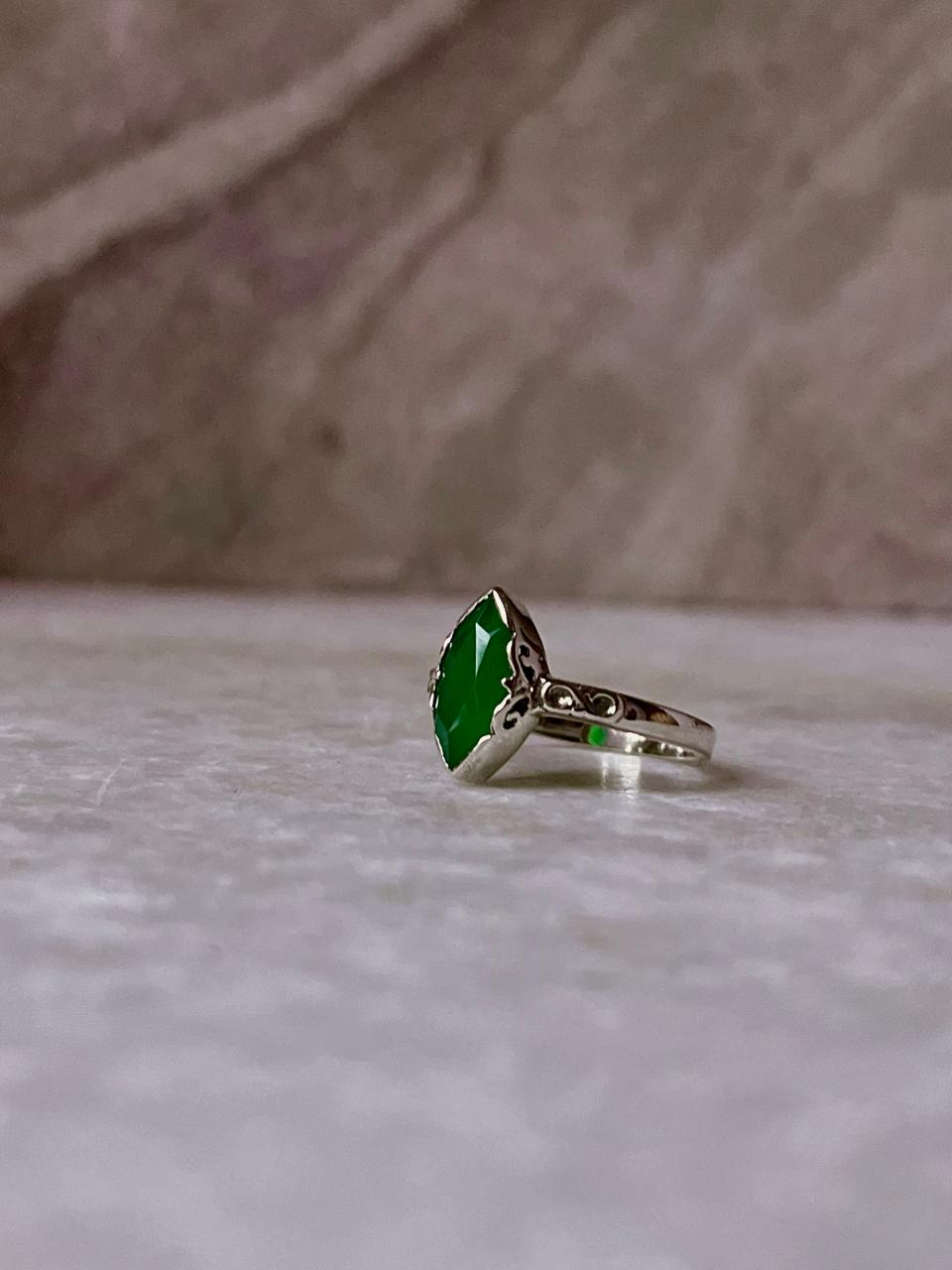 Classic Green Onyx Gemstone Ring in 925 Sterling Silver