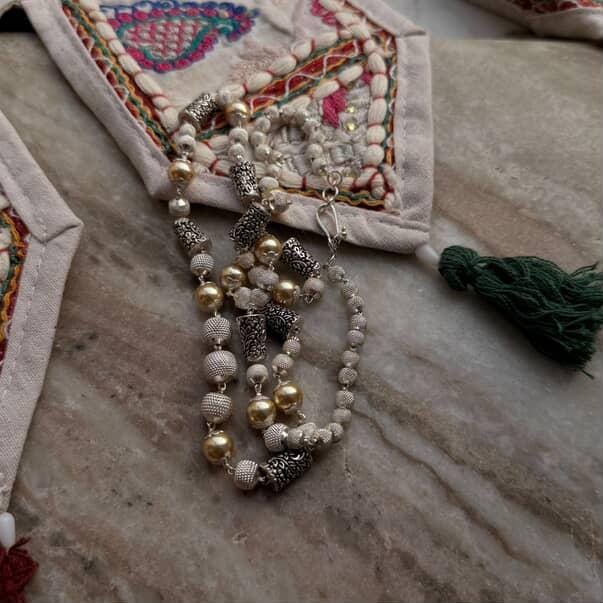 Elegant 925 Silver Necklace with Freshwater Pearls and Silver Beads  