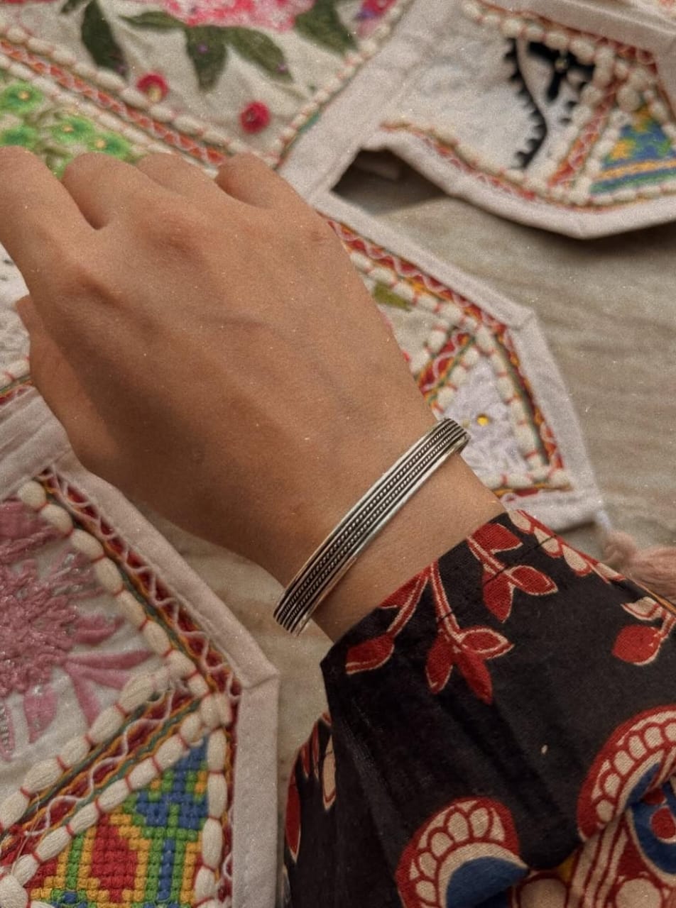  Handcrafted oxidised silver cuff with line rope twist design  