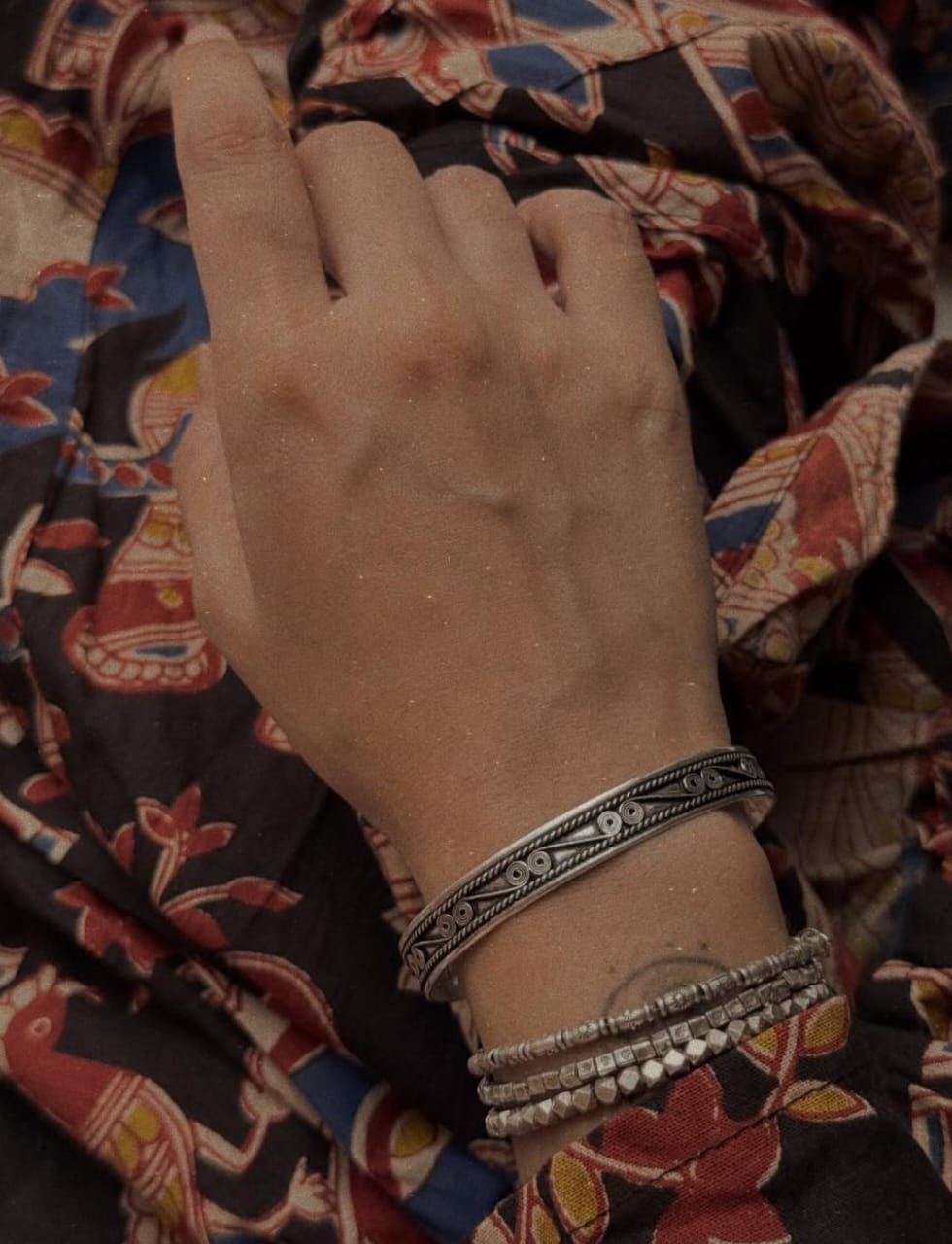 Antique finish adjustable 925 silver cuff bracelet with spiral pattern