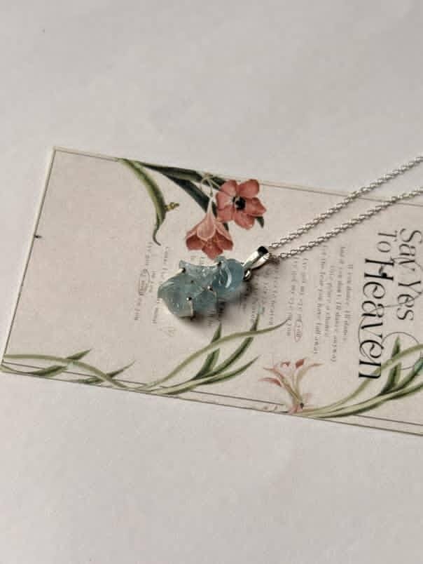 Forest-inspired aquamarine crystal pendant in silver 