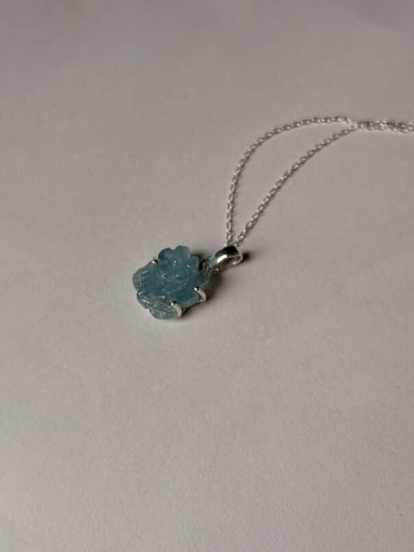 Healing aquamarine gemstone pendant in 925 sterling silver