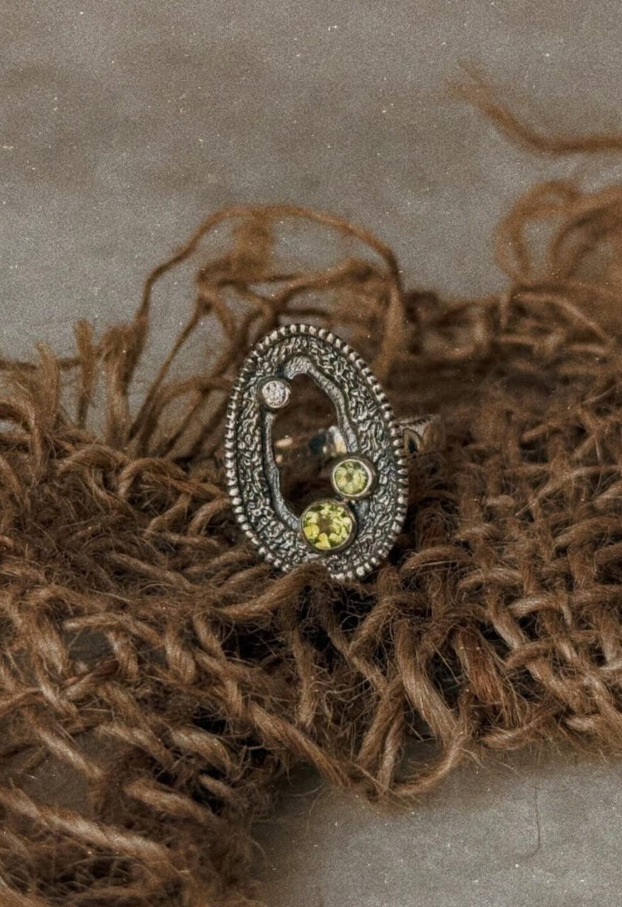 artisan 925 sterling silver geode detailed peridot white topaz ring 