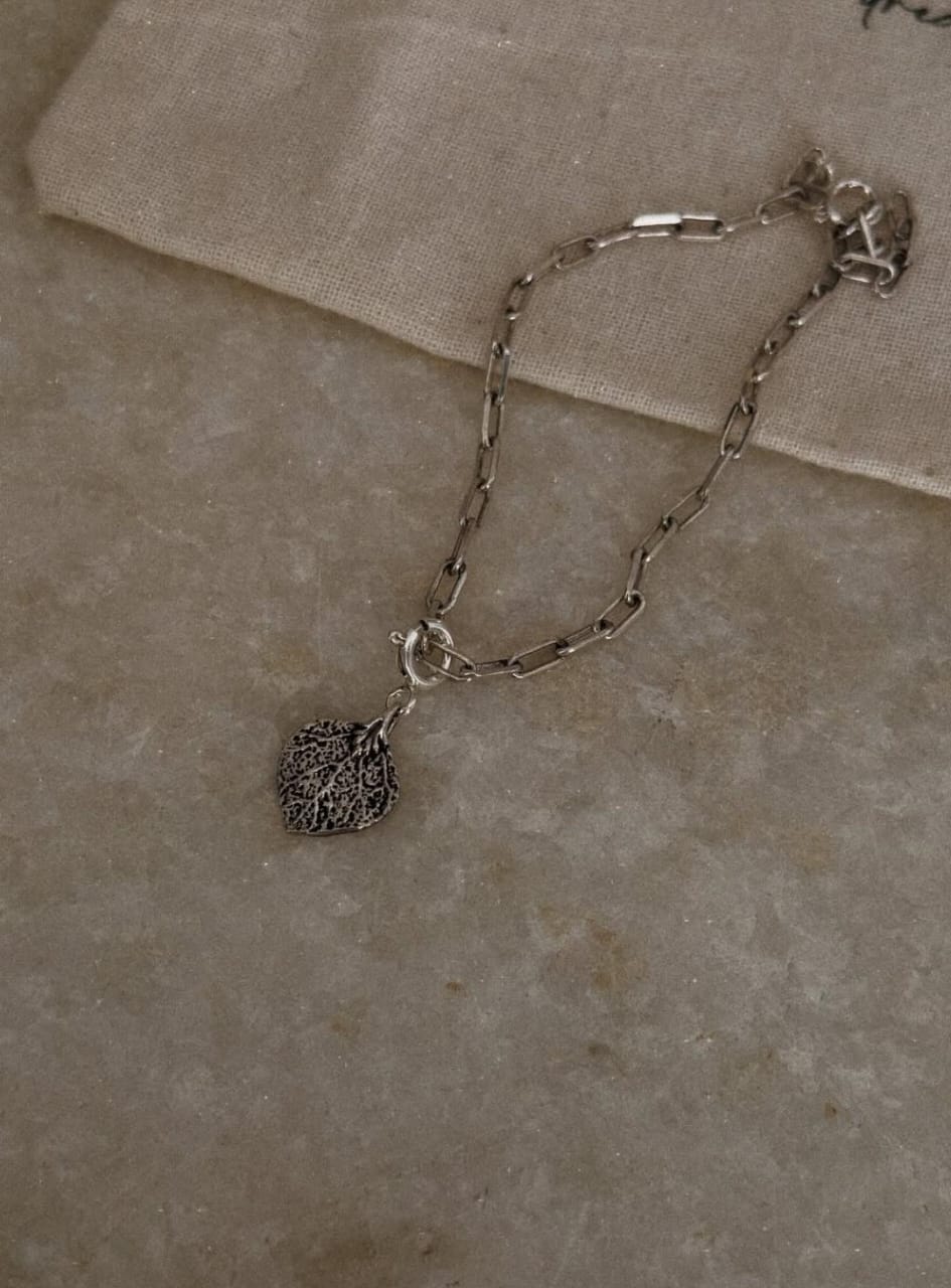 925 sterling silver paper clip bracelet with leaf charm  