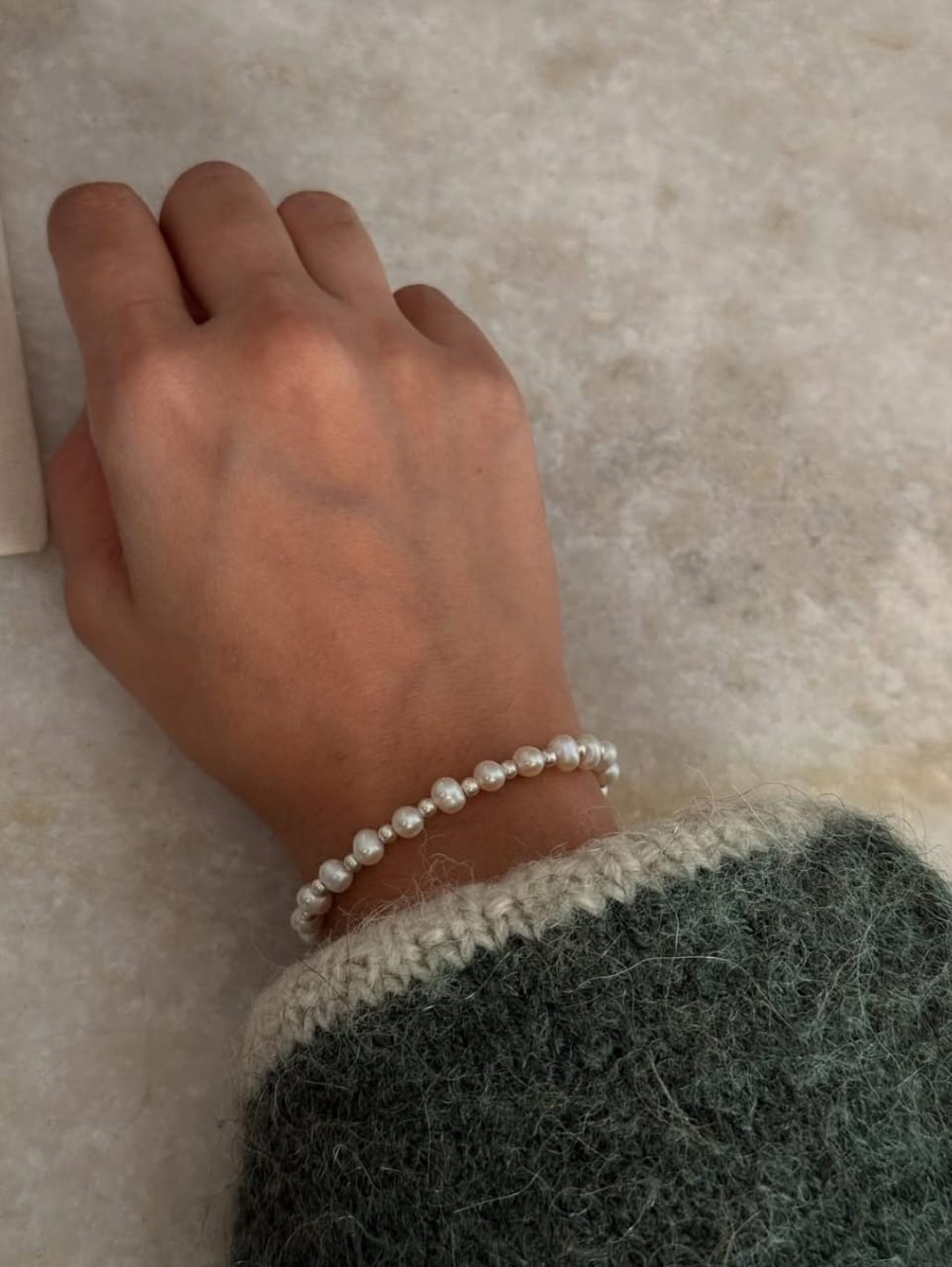 925 Sterling silver bracelet featuring freshwater pearls baati and 3mm beads