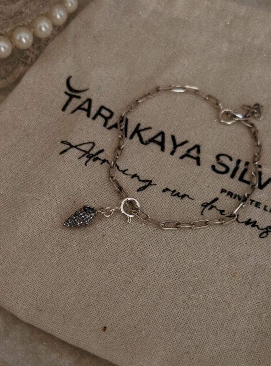 925 sterling silver paper clip bracelet with 3D sea shell charm  