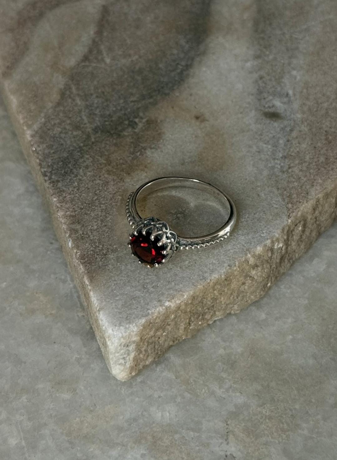 Natural garnet princess solitaire dot textured 925 sterling silver ring  