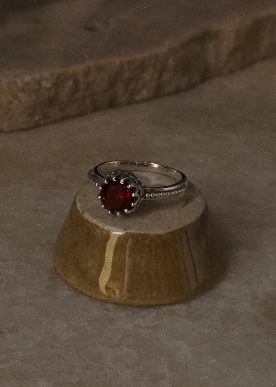 Elegant garnet princess solitaire dot textured 925 sterling silver band ring