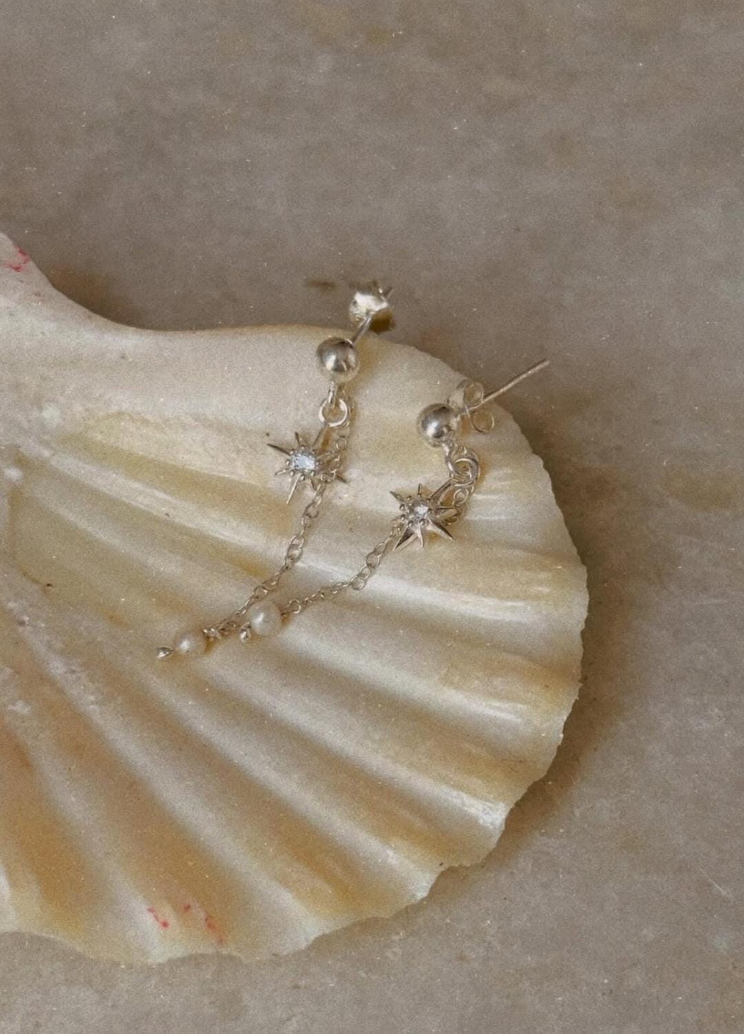 925 Sterling Silver Fresh Water Pearls Connector Chain With North Star White Topaz Charm Studs Earrings
