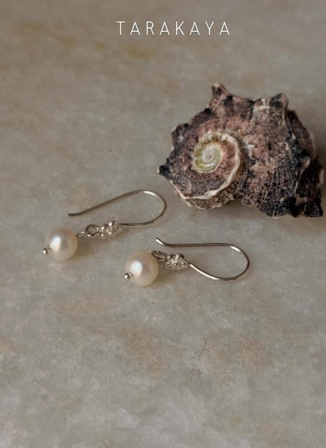 925 Sterling Silver Fresh Water Pearls Round Handcrafted Pretty Floral Hook Earrings