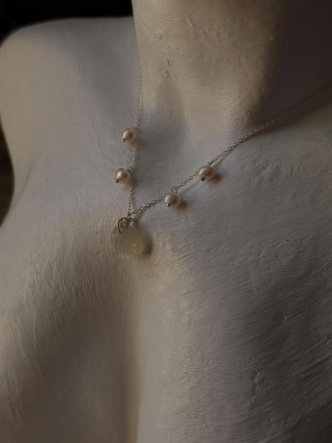 925 Sterling Silver Fresh Water Pearls Grey Moonstone Shell Carved Handcrafted Necklace