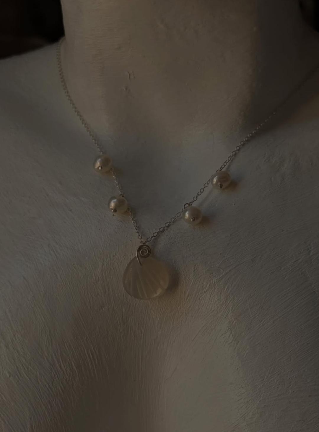 925 Sterling Silver Fresh Water Pearls Grey Moonstone Shell Carved Handcrafted Necklace